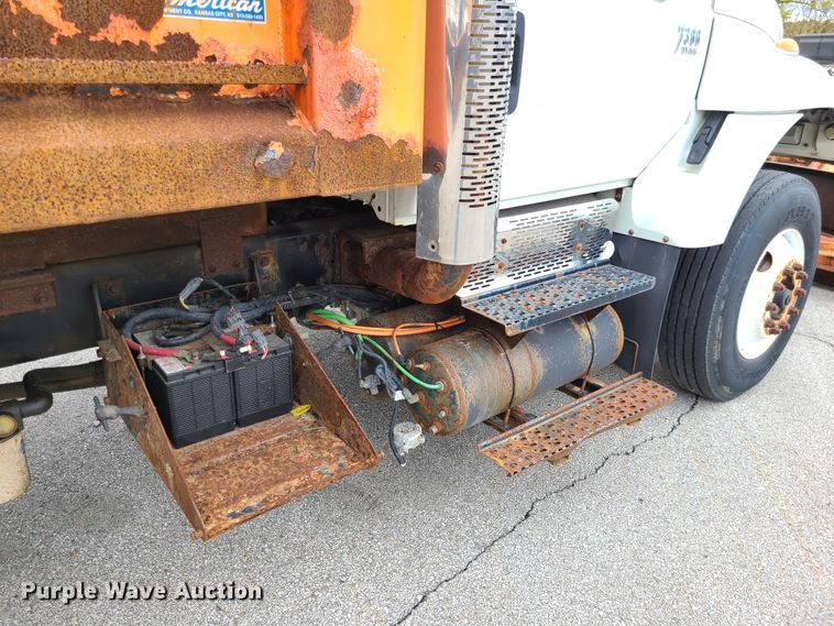 image for item EZ9212 2006 International 7300  dump truck