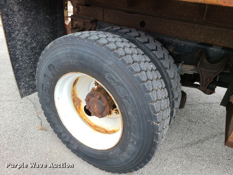 image for item EZ9212 2006 International 7300  dump truck