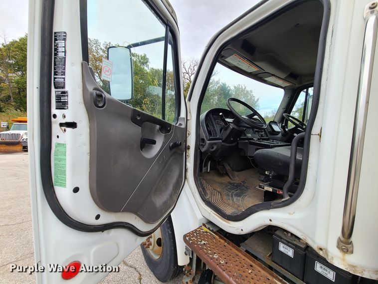 image for item EZ9213 2006 Freightliner Business Class M2 106  street sweeper truck