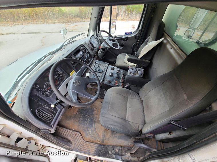 image for item EZ9213 2006 Freightliner Business Class M2 106  street sweeper truck