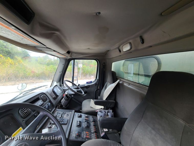 image for item EZ9213 2006 Freightliner Business Class M2 106  street sweeper truck