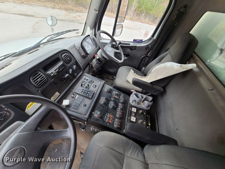 image for item EZ9213 2006 Freightliner Business Class M2 106  street sweeper truck