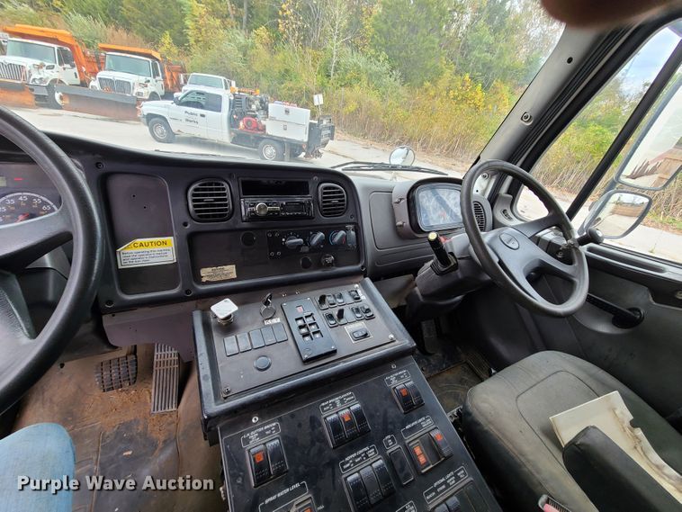 image for item EZ9213 2006 Freightliner Business Class M2 106  street sweeper truck