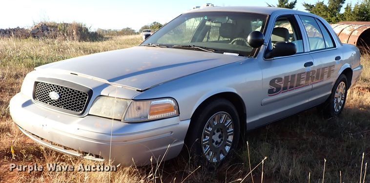 image for item IC9572 2003 Ford Crown Victoria Police Interceptor