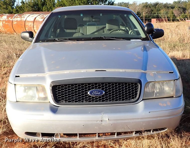 image for item IC9572 2003 Ford Crown Victoria Police Interceptor