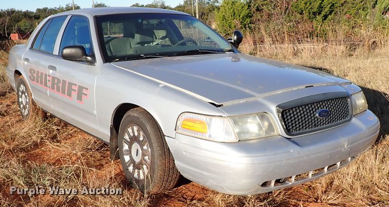 image for item IC9572 2003 Ford Crown Victoria Police Interceptor