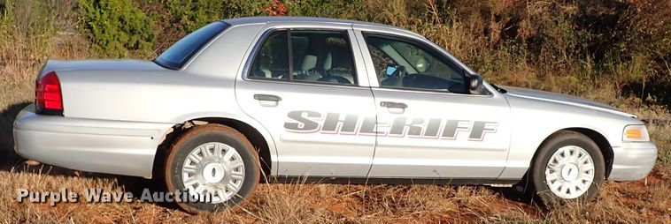 image for item IC9572 2003 Ford Crown Victoria Police Interceptor
