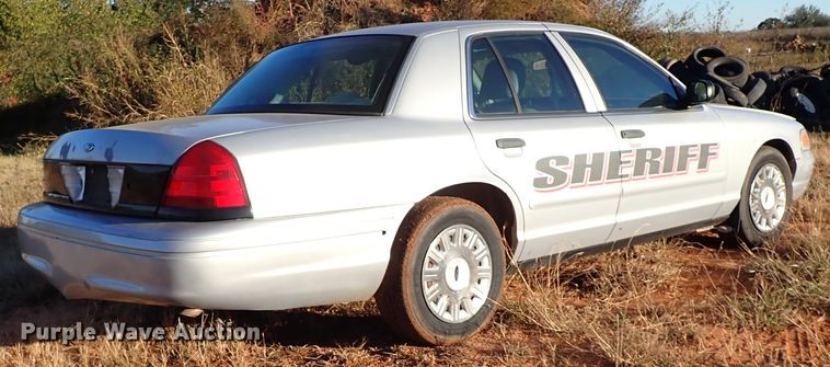image for item IC9572 2003 Ford Crown Victoria Police Interceptor