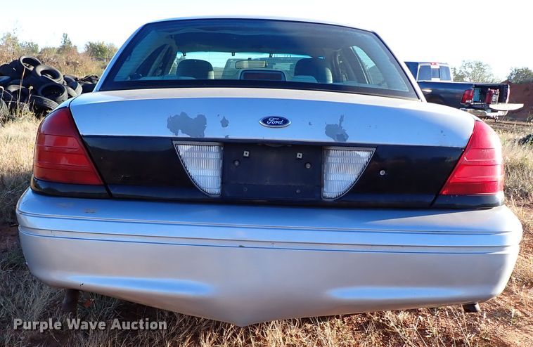image for item IC9572 2003 Ford Crown Victoria Police Interceptor