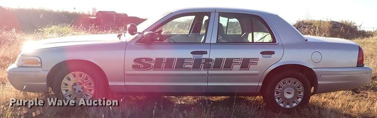 image for item IC9572 2003 Ford Crown Victoria Police Interceptor