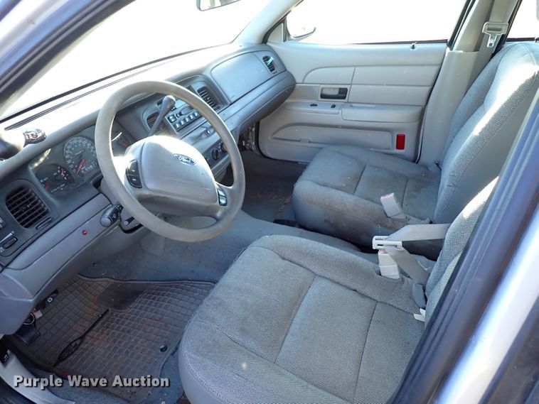 image for item IC9572 2003 Ford Crown Victoria Police Interceptor