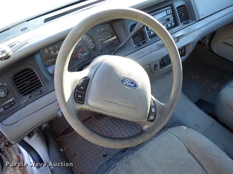 image for item IC9572 2003 Ford Crown Victoria Police Interceptor