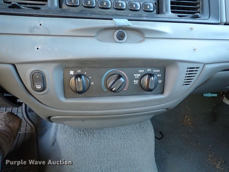 image for item IC9572 2003 Ford Crown Victoria Police Interceptor