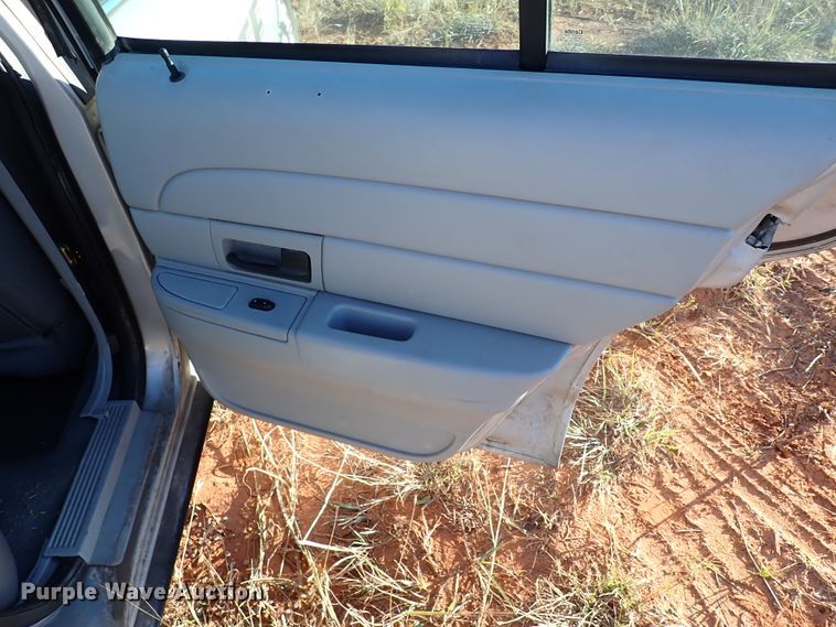 image for item IC9572 2003 Ford Crown Victoria Police Interceptor