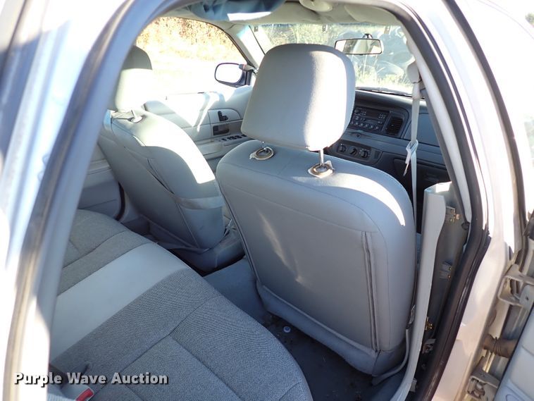 image for item IC9572 2003 Ford Crown Victoria Police Interceptor