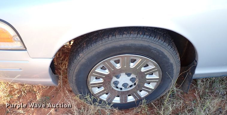 image for item IC9572 2003 Ford Crown Victoria Police Interceptor