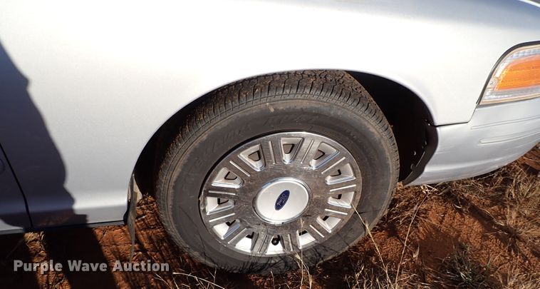 image for item IC9572 2003 Ford Crown Victoria Police Interceptor