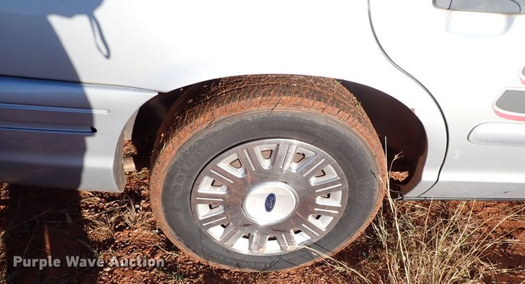 image for item IC9572 2003 Ford Crown Victoria Police Interceptor