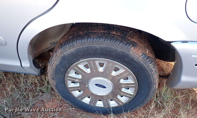 image for item IC9572 2003 Ford Crown Victoria Police Interceptor