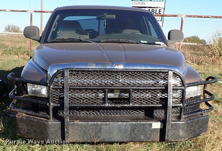 image for item IC9576 2001 Dodge Ram 1500  Club Cab pickup truck