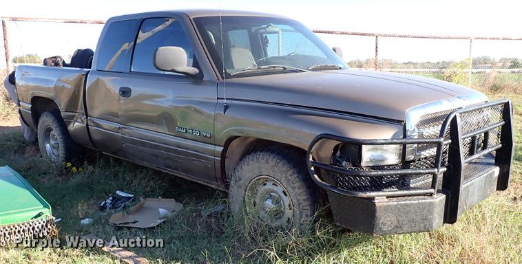 image for item IC9576 2001 Dodge Ram 1500  Club Cab pickup truck