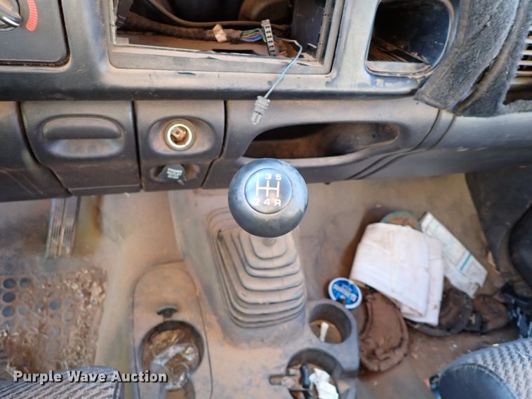 image for item IC9576 2001 Dodge Ram 1500  Club Cab pickup truck