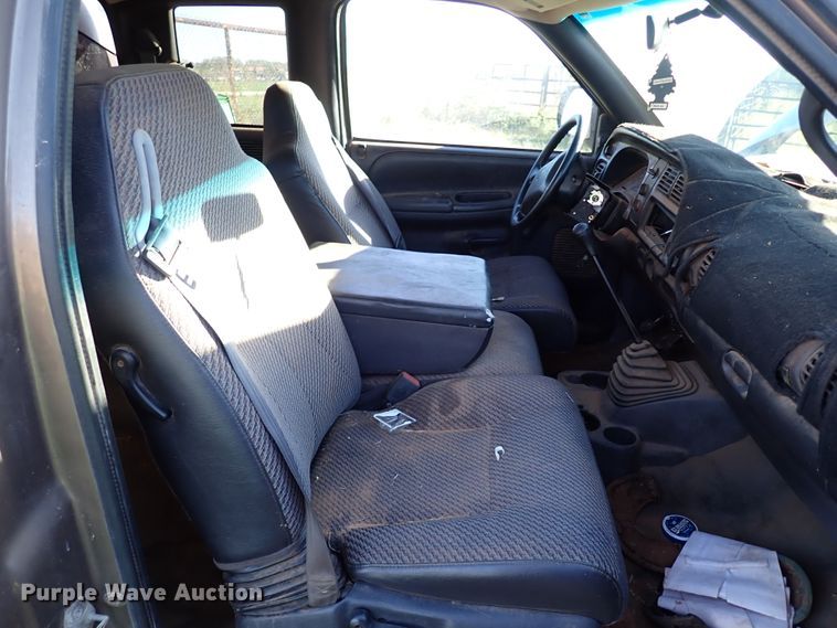 image for item IC9576 2001 Dodge Ram 1500  Club Cab pickup truck