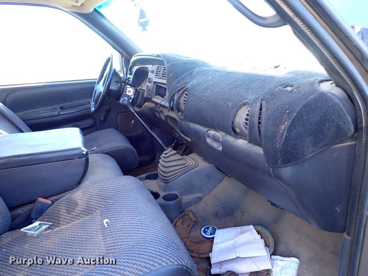 image for item IC9576 2001 Dodge Ram 1500  Club Cab pickup truck