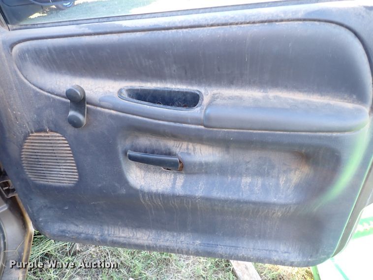 image for item IC9576 2001 Dodge Ram 1500  Club Cab pickup truck