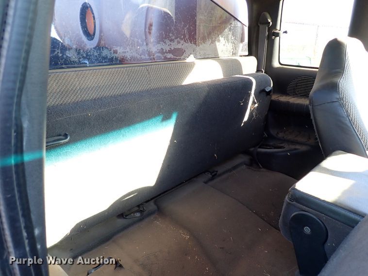 image for item IC9576 2001 Dodge Ram 1500  Club Cab pickup truck