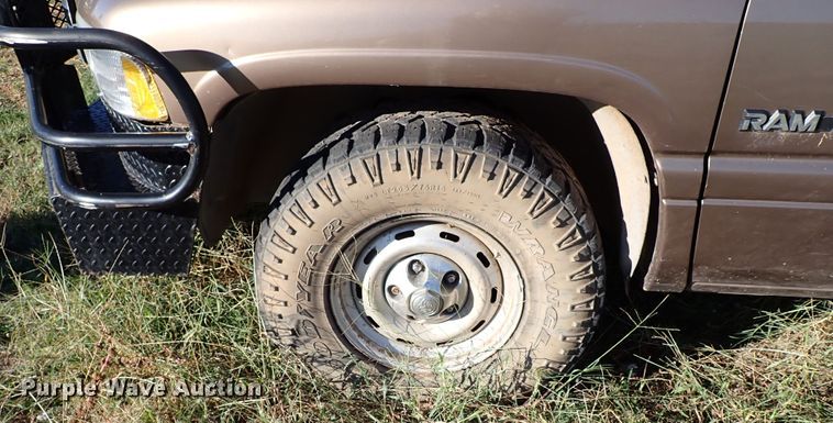 image for item IC9576 2001 Dodge Ram 1500  Club Cab pickup truck