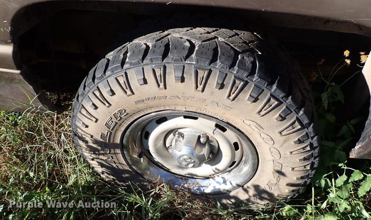 image for item IC9576 2001 Dodge Ram 1500  Club Cab pickup truck