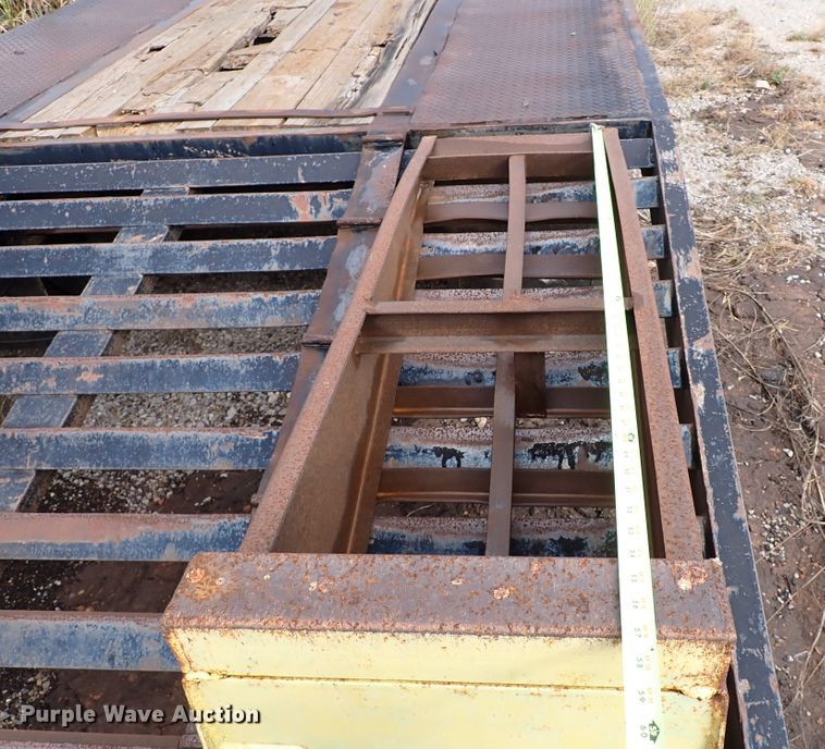 image for item IC9577 2000 Central PNTL  equipment trailer