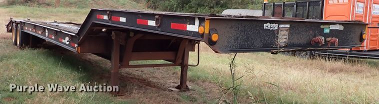 image for item IC9578 2001 Fontaine FLT-7-35HBTW  drop deck equipment trailer