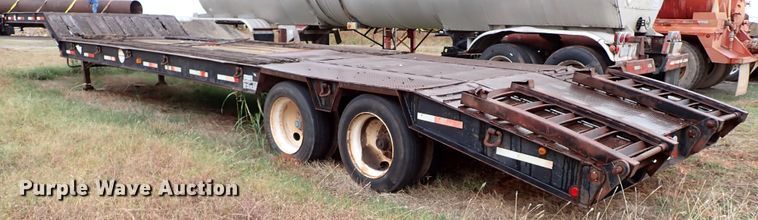 image for item IC9578 2001 Fontaine FLT-7-35HBTW  drop deck equipment trailer