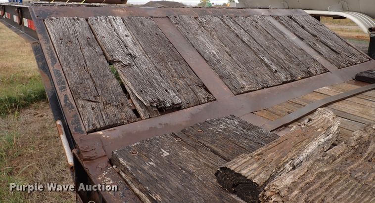 image for item IC9578 2001 Fontaine FLT-7-35HBTW  drop deck equipment trailer