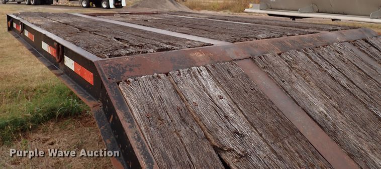 image for item IC9578 2001 Fontaine FLT-7-35HBTW  drop deck equipment trailer