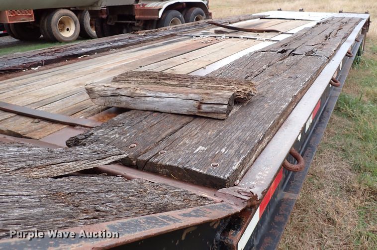 image for item IC9578 2001 Fontaine FLT-7-35HBTW  drop deck equipment trailer