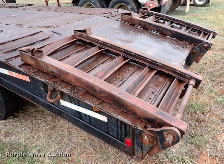 image for item IC9578 2001 Fontaine FLT-7-35HBTW  drop deck equipment trailer