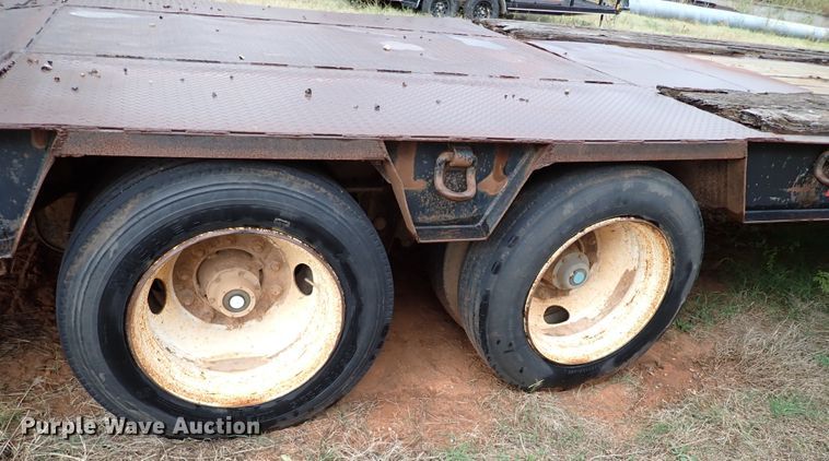 image for item IC9578 2001 Fontaine FLT-7-35HBTW  drop deck equipment trailer