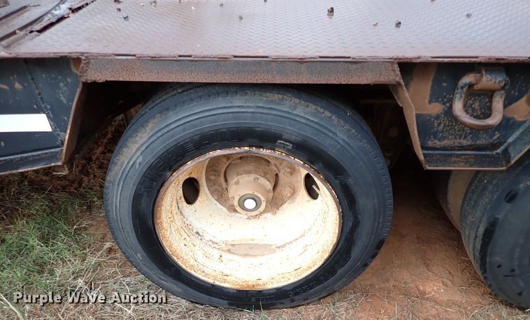 image for item IC9578 2001 Fontaine FLT-7-35HBTW  drop deck equipment trailer