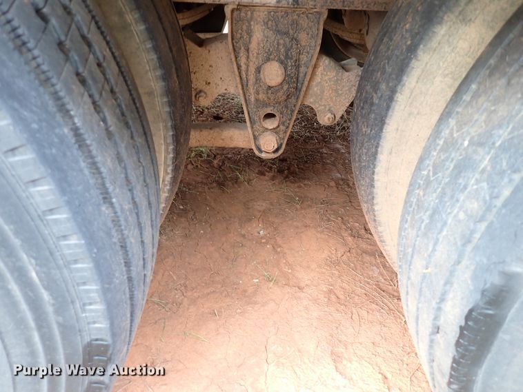 image for item IC9578 2001 Fontaine FLT-7-35HBTW  drop deck equipment trailer