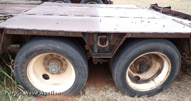 image for item IC9578 2001 Fontaine FLT-7-35HBTW  drop deck equipment trailer