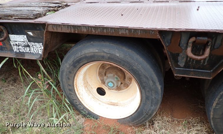 image for item IC9578 2001 Fontaine FLT-7-35HBTW  drop deck equipment trailer