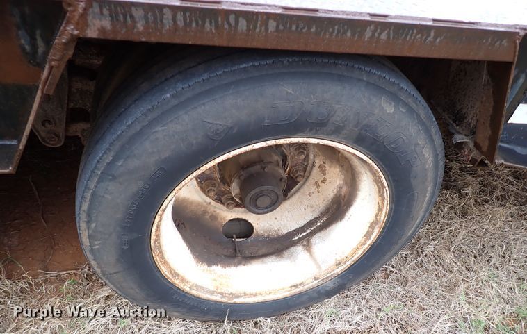 image for item IC9578 2001 Fontaine FLT-7-35HBTW  drop deck equipment trailer