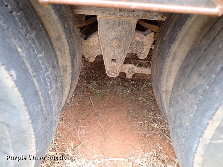 image for item IC9578 2001 Fontaine FLT-7-35HBTW  drop deck equipment trailer