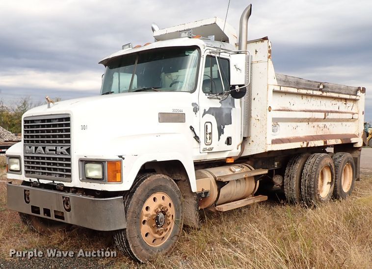 image for item IC9579 1998 Mack CH613  dump truck
