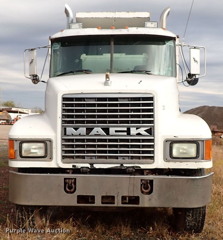 image for item IC9579 1998 Mack CH613  dump truck