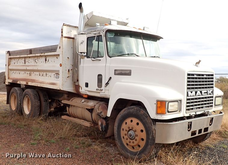 image for item IC9579 1998 Mack CH613  dump truck