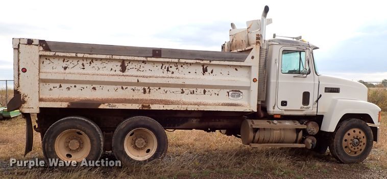image for item IC9579 1998 Mack CH613  dump truck